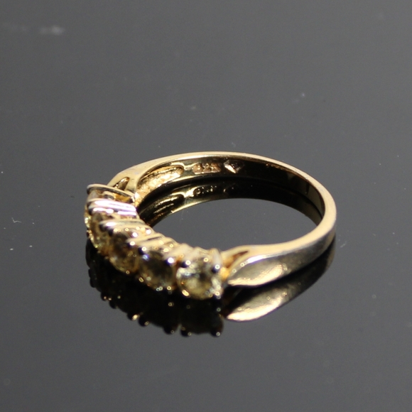 beautiful gold tone ring with 5 CZ stones - Picture 6 of 10